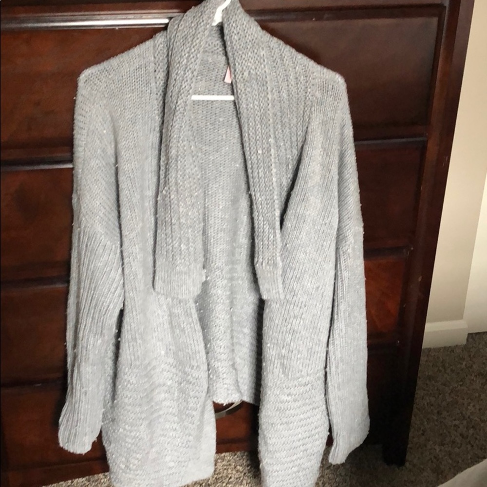 Victoria’s Secret oversized sweater •Size Medium